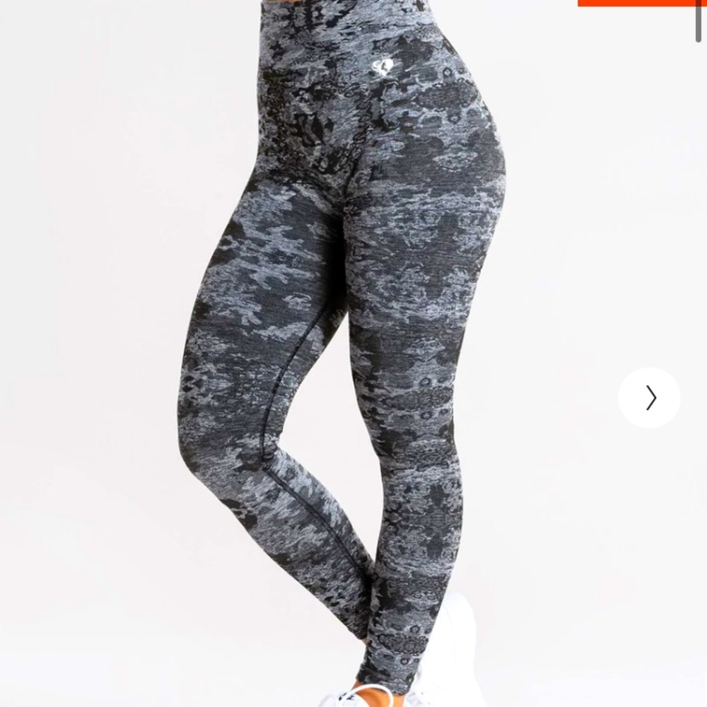 Women’s Best black camo seamless leggings